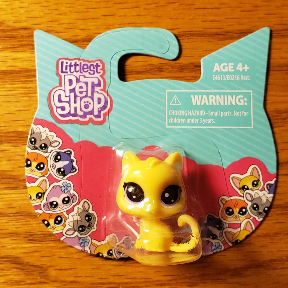 Littlest Pet Shop Teeny Tiny Pets Hasbro Yellow Cat Brand New in Box